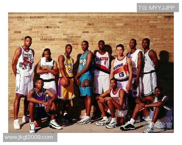 十大足球球星背后的家庭故事与成长经历揭秘