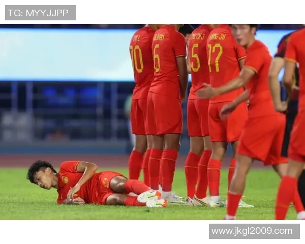 国足球星一天的紧张训练与比赛备战全记录揭秘