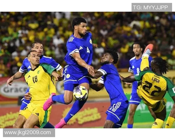 足球赛场惊现奇迹一刻球星脚下生风踢爆足球惊艳全场视频回放